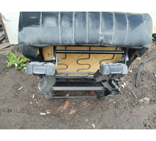 Сиденье третьего ряда левое