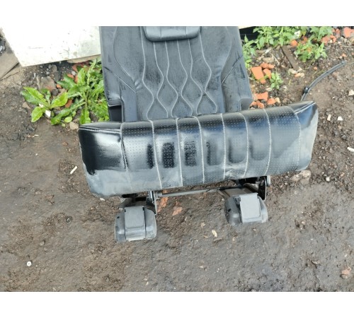 Сиденье третьего ряда левое