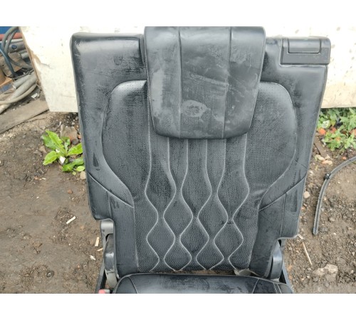 Сиденье третьего ряда левое