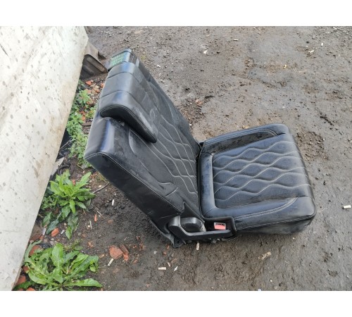 Сиденье третьего ряда левое