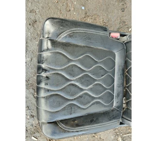 Сиденье третьего ряда левое