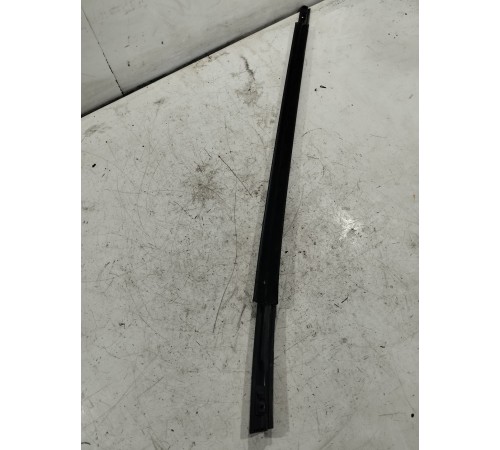 Молдинг двери задний правый