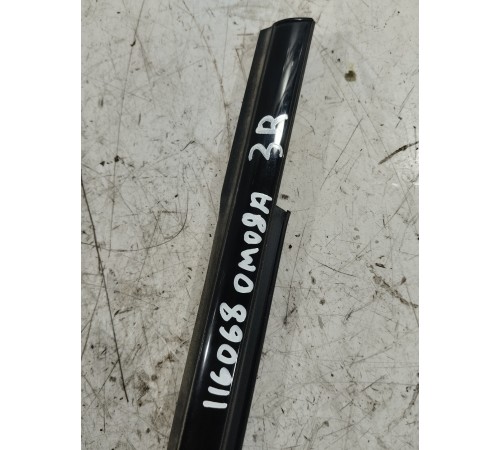 Молдинг двери задний правый