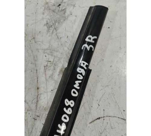 Молдинг двери задний правый