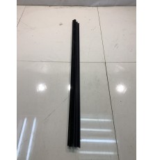 Уплотнитель двери (передний, левый)