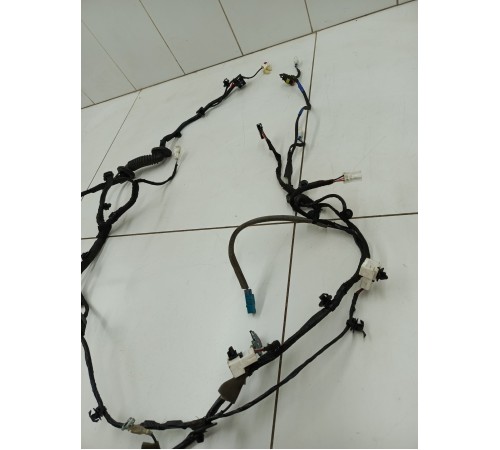 Электропроводка двери