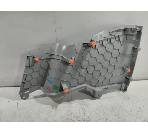 Обшивка багажника правая