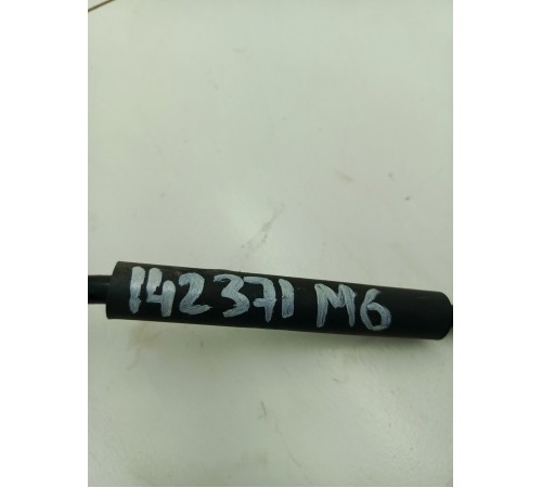 Держатель капота