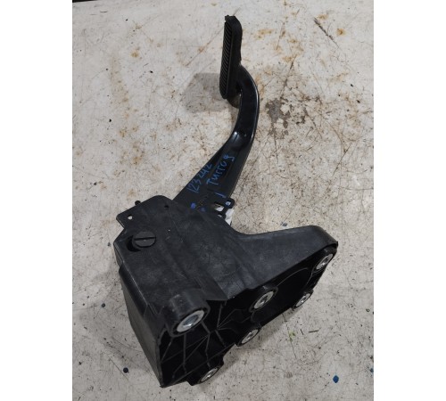 Педаль тормоза