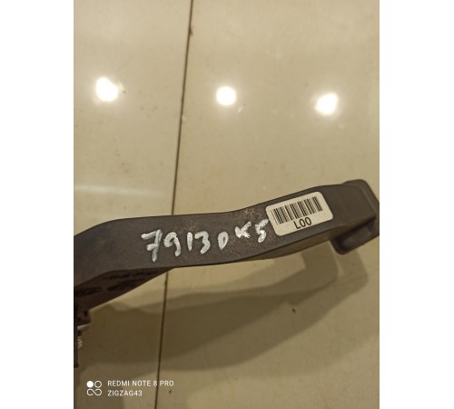 Педаль ручного тормоза