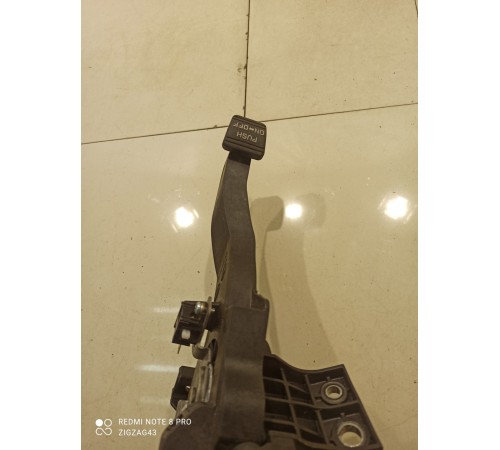 Педаль ручного тормоза