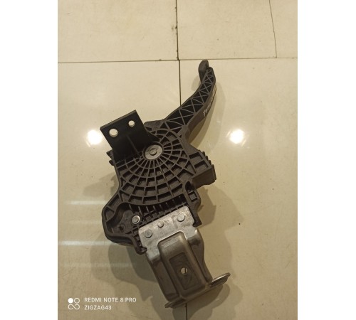 Педаль ручного тормоза