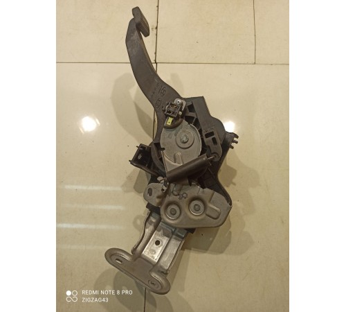 Педаль ручного тормоза