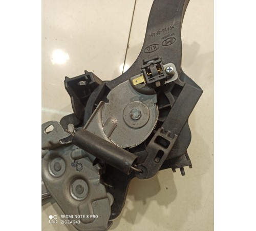 Педаль ручного тормоза