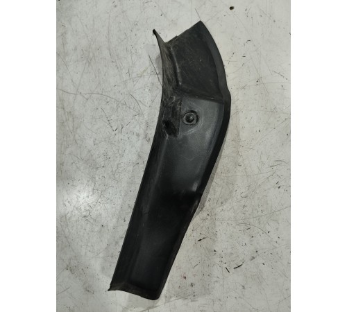 Водосток крышки багажника левый