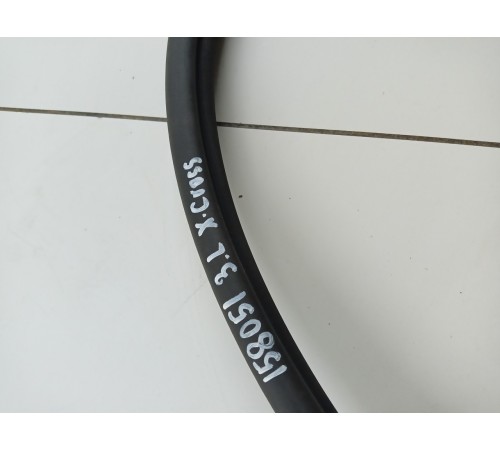 Уплотнитель двери задний левый