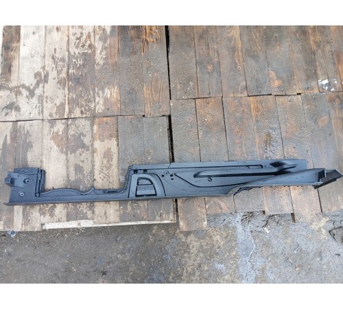 Направляющая багажника левая