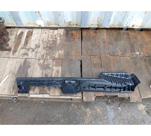 Направляющая багажника левая