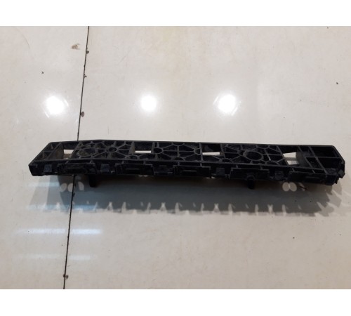 Кронштейн заднего бампера (правый)