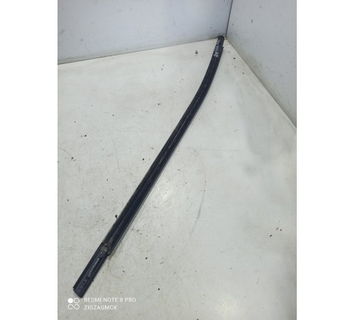 Уплотнитель стекла (задний правый наружный))