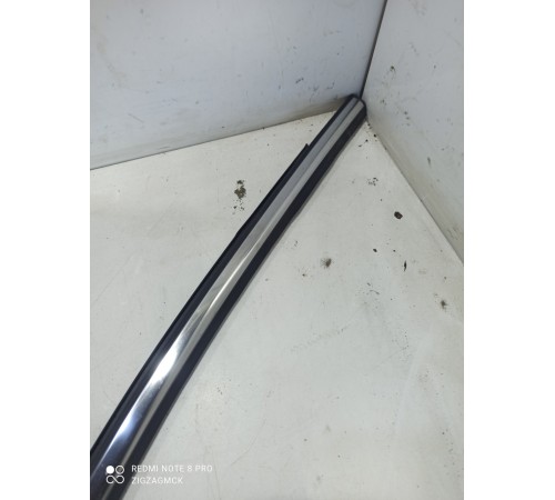 Уплотнитель стекла (задний правый наружный))