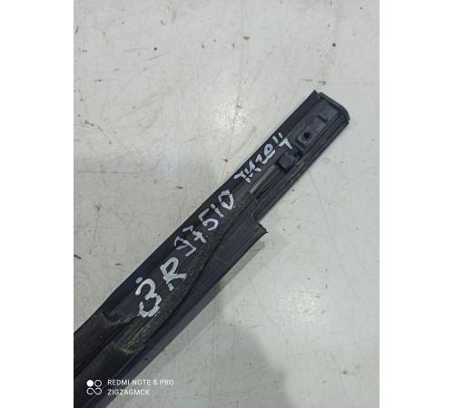 Уплотнитель стекла (задний правый наружный))