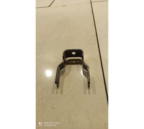 Кронштейн отклонителя воздуха на крыше внутренний