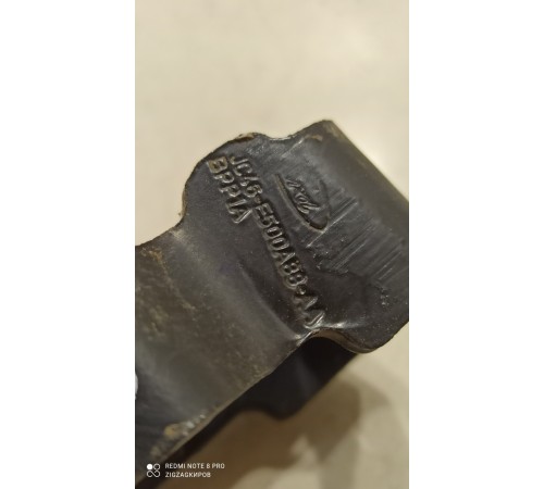 Кронштейн отклонителя воздуха на крыше внутренний