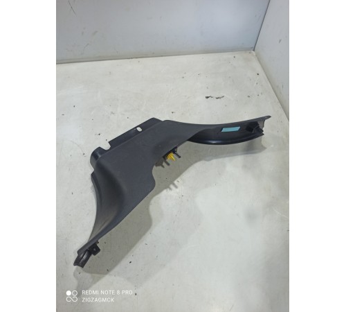 Обшивка центральной стойки левая