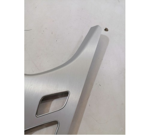 Накладка обшивки двери передняя правая