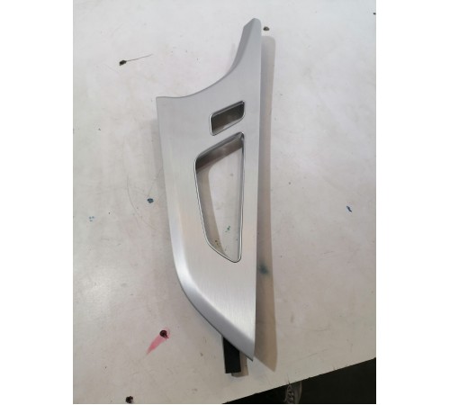 Накладка обшивки двери передняя правая