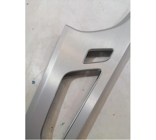 Накладка обшивки двери передняя правая