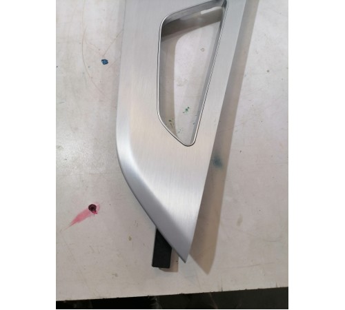 Накладка обшивки двери передняя правая