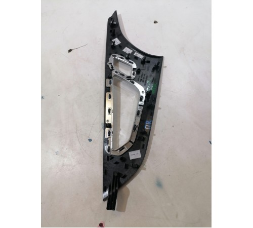 Накладка обшивки двери передняя правая