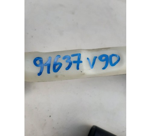 Горловина бочка стеклоомывателя