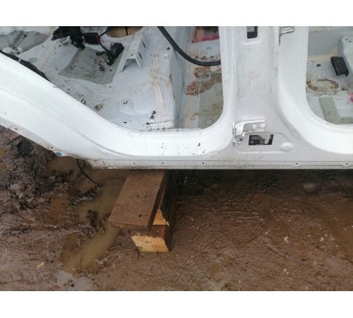 Порог со стойкой правый