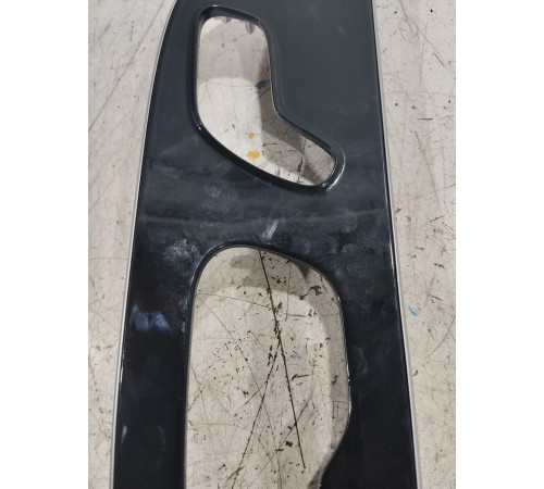 Накладка обшивки двери передняя правая