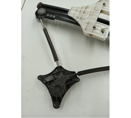 Стеклоподъемник двери задний правый