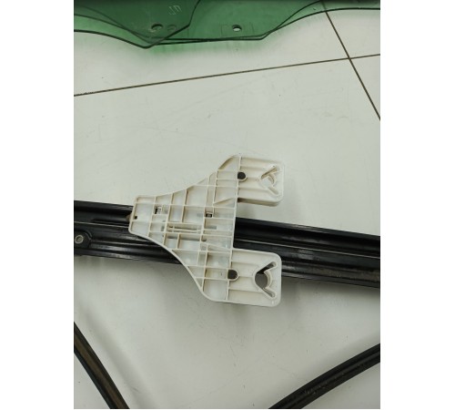 Стеклоподъемник двери задний правый