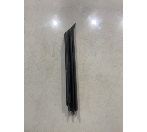 Уплотнитель стекла (задний правый)