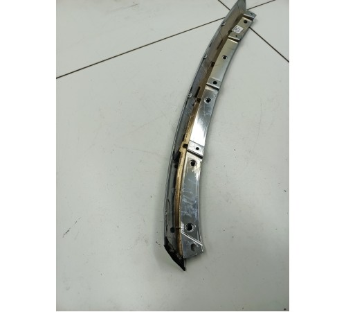 Накладка фары передняя правая