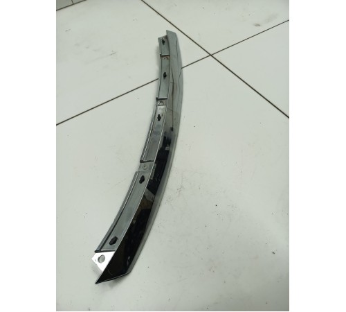 Накладка фары передняя правая