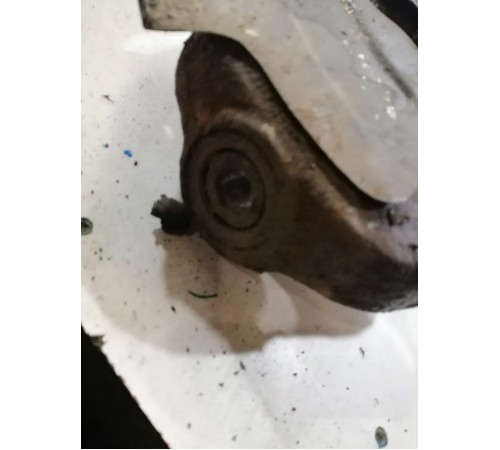 Кулак поворотный передний левый