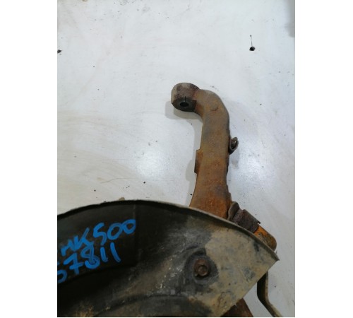 Кулак поворотный передний левый