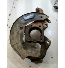 Кулак поворотный передний левый