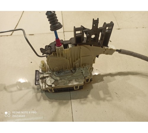 Замок двери (задний правый)