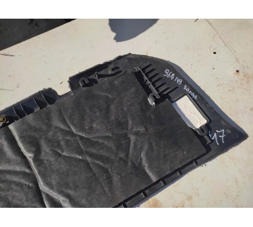 Обшивка багажника левая