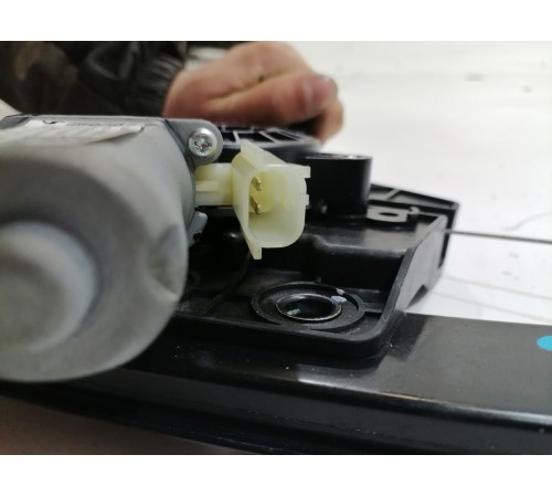 Стеклоподъемник задний левый