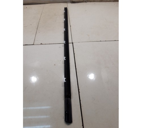 накладка стекла (передняя правая)