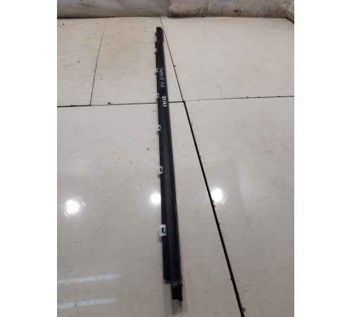 накладка стекла (передняя правая)